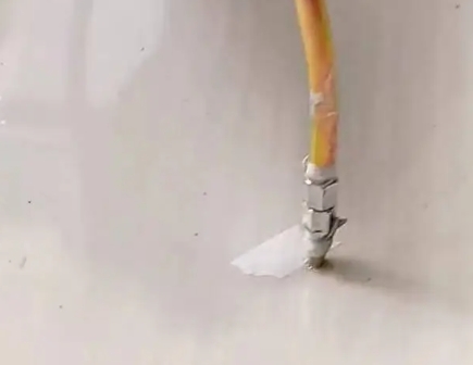 舞阳瓷砖空鼓维修公司专业解答在瓷砖铺贴过程中，如果使用的砂料过粗（如全部使用了粗砂），可能会导致以下问题