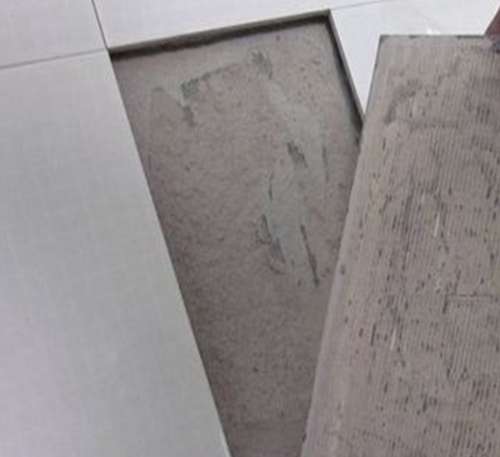 舞阳瓷砖空鼓维修公司分享瓷砖铺贴时如果打浆（即涂抹在瓷砖背面和基层上的砂浆或瓷砖胶）过少，会带来以下问题
